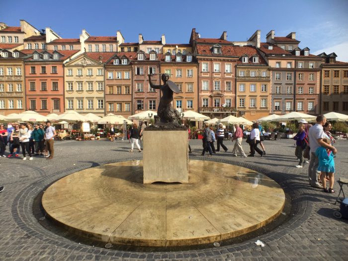 Kopia pomnika Syrenki na Rynku Starego Miasta